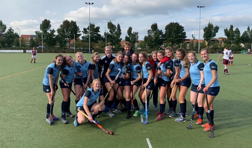 Meisjes B1 is periodekampioen. Foto: MHC Forescate