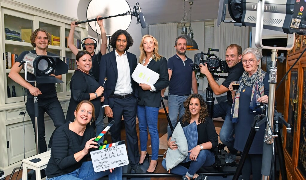 De complete cast en crew van 'Reflecties' met Vincent Snoeker tweede van rechts. Foto: René Zoetemelk
