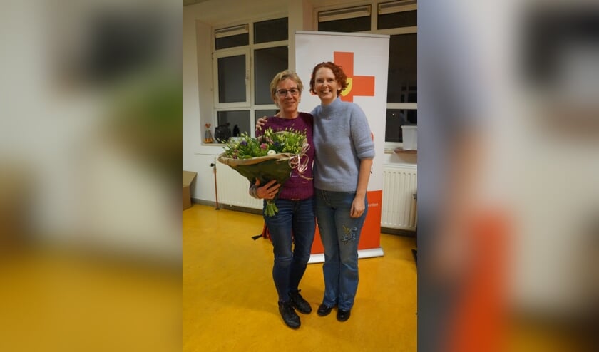 Joke van Brecht (l) en Tirza van der Meijden. Foto: EHBO Voorschoten