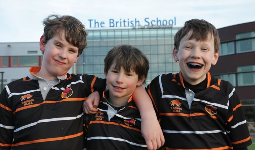 Lars, Daniel en Lukas rugby'en al jaren bij The British School in The Netherlands. 'En het is ook goed voor je Engels!' Foto: Linda Gerrits  