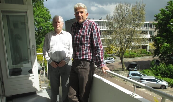 GroenLinks sprak met voorzitter Frans van Selm (rechts op de foto) en secretaris Jan Koster (links) over Zon op Voorschoten. Foto: GroenLinks