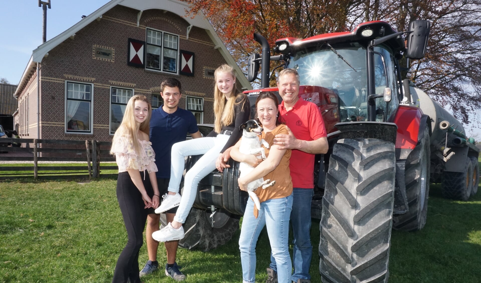 Eva, Mees, Maartje, Mascha en Piet Hein van Vliet organiseren de 9e FarmFair op zondag 2 juni. Foto: VSK
