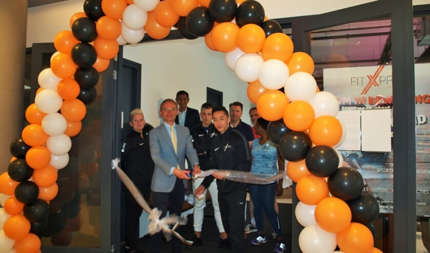 FitXprnc is officieel geopend. De ingang bevindt zich tegenover de ingang van Dirk van den Broek in de Schoolstraat. Foto: Vsk.