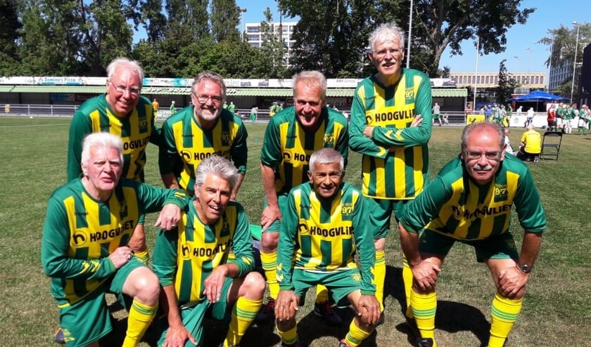 De walking footballers van Voorschoten'97. Na 25 juni is er een zomerstop maar op 13 augustus beginnen de trainingen weer. Deelnemers zijn welkom. Foto: Voorschoten'97