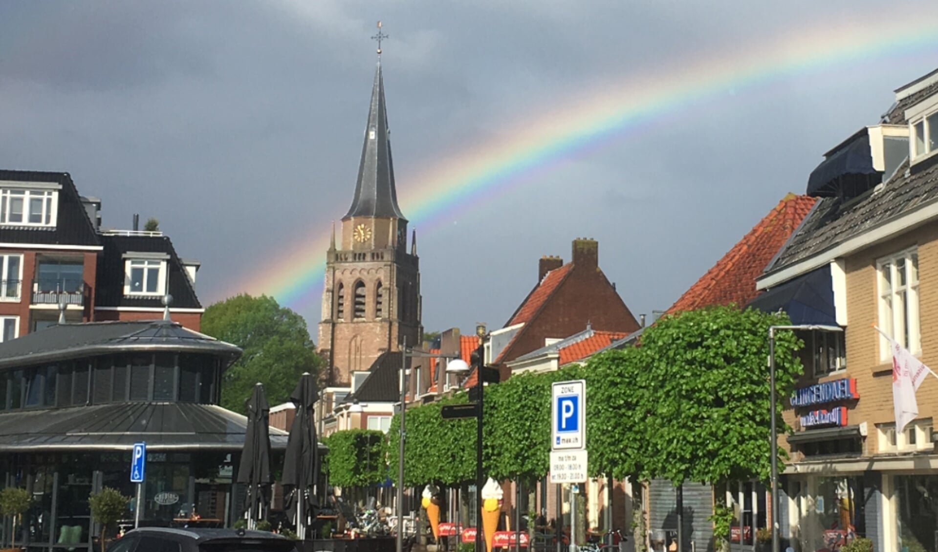 De regenboog boven Voorschoten vertegenwoordigd de diversiteit die zo kenmerkend is voor de ondernemers in Het Hart van Voorschoten. Foto: René Eleveld