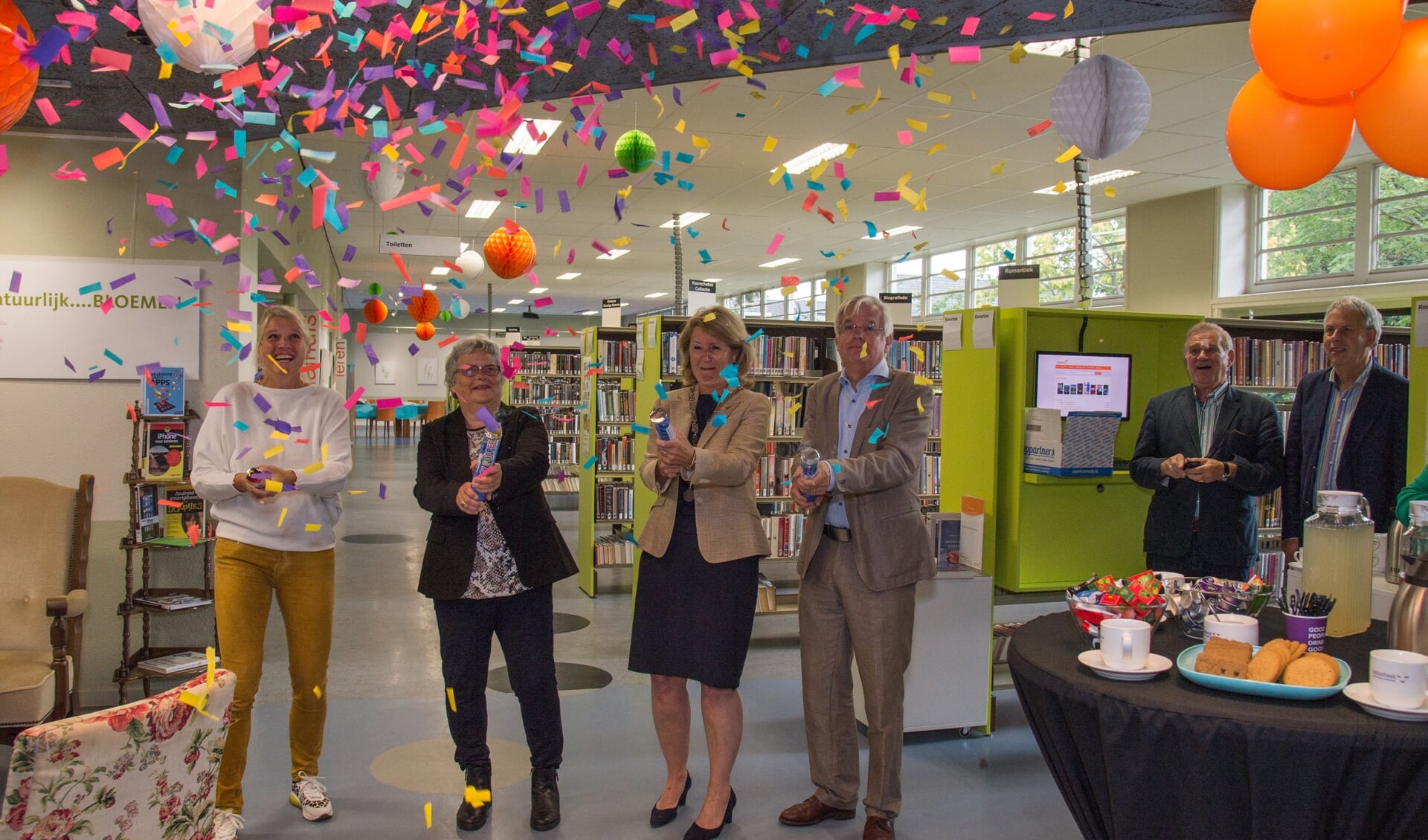 De feestweek van de jarige bibliotheek is officieel geopend. Foto's: Nelleke de Vries