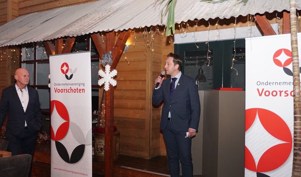 Wethouder Paul de Bruijn tijdens nieuwjaarsreceptie OVV: 'ondernemers belangrijk voor ons dorp'. Foto: Vsk