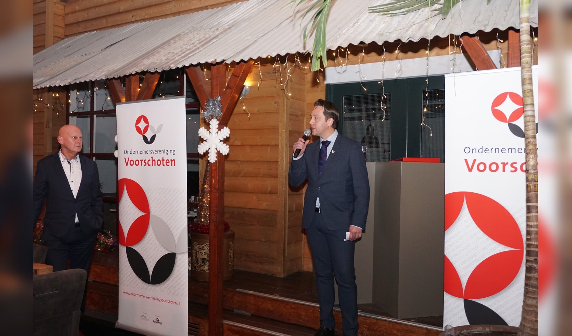 Wethouder Paul de Bruijn tijdens nieuwjaarsreceptie OVV: 'ondernemers belangrijk voor ons dorp'. Foto: Vsk