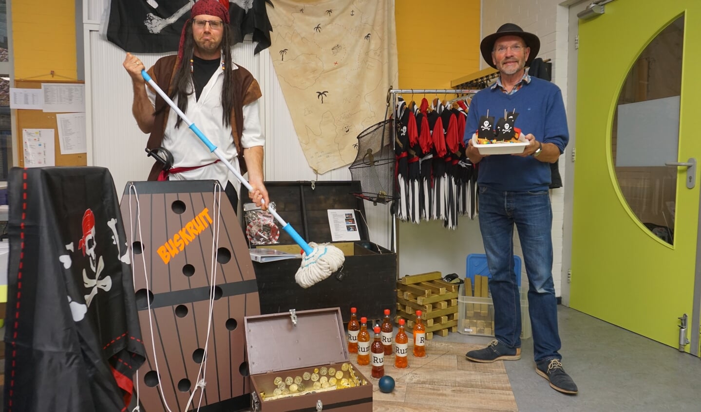 Verjaardag vieren als een echte piraat? Hoe dat moet laten piraat Henry en Harm Klifman zien Bij Tante Leen. 