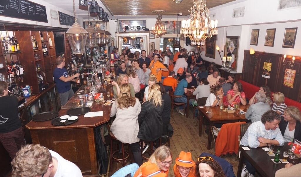Het succes van de allereerste Oranje pubquiz van vorig jaar kan helaas niet herhaald worden maar de oranjevereniging roept op mee te doen met de online pubquiz. Foto: VSK