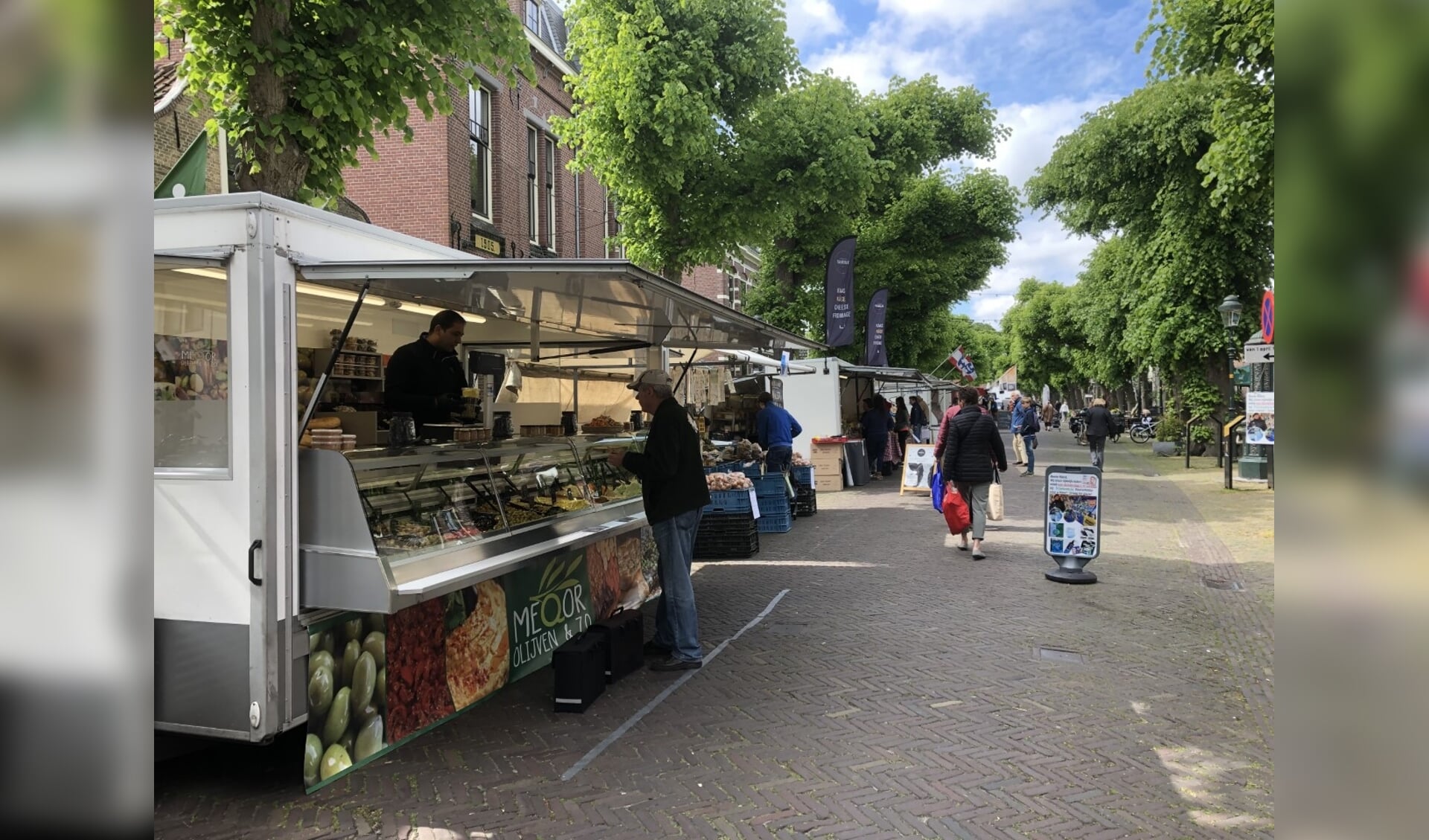De markt is vrijdag nog gewoon in de Voorstraat. Foto: VSK