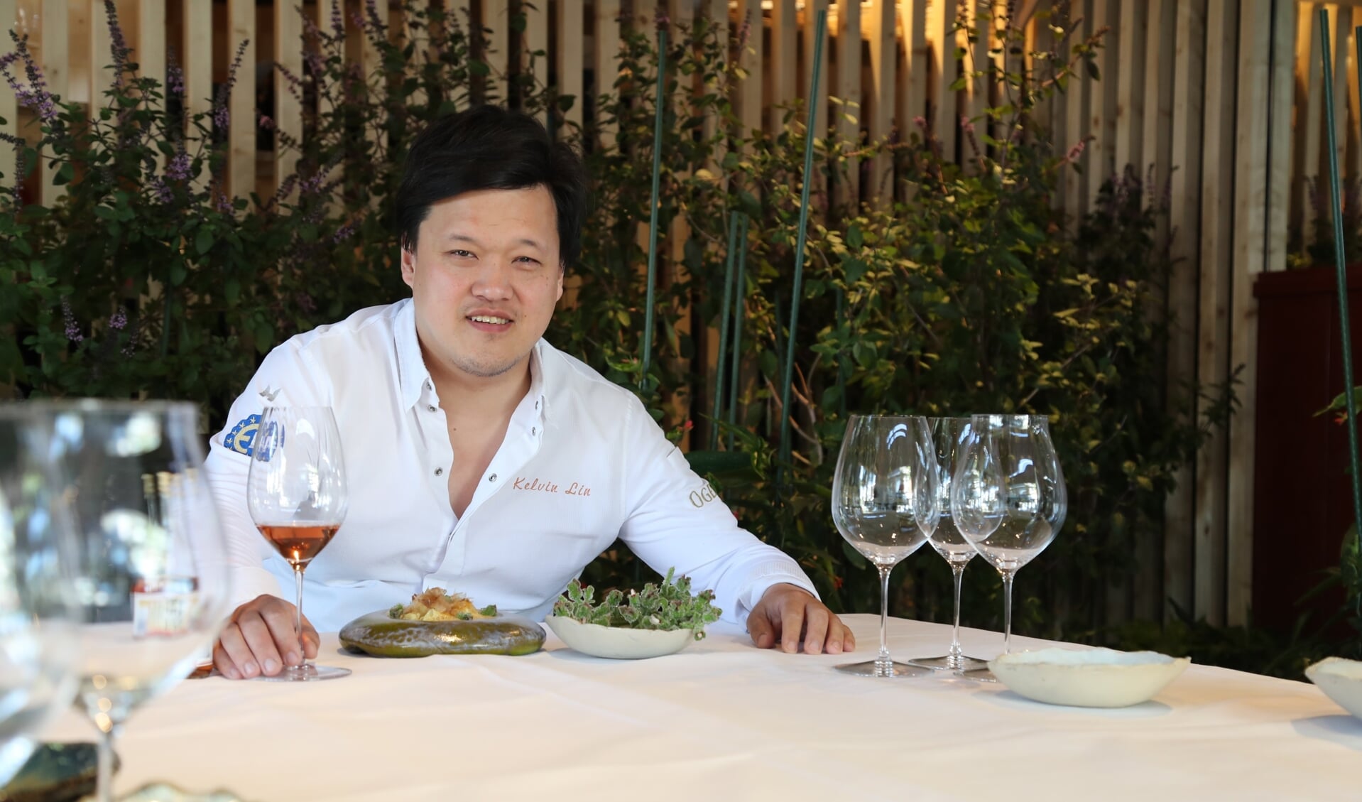 Chef Kelvin Lin opent op 4 juni een uniek ‘one table restaurant’ in Nayolie op het Kerkplein. Foto: Michiel van der Spek