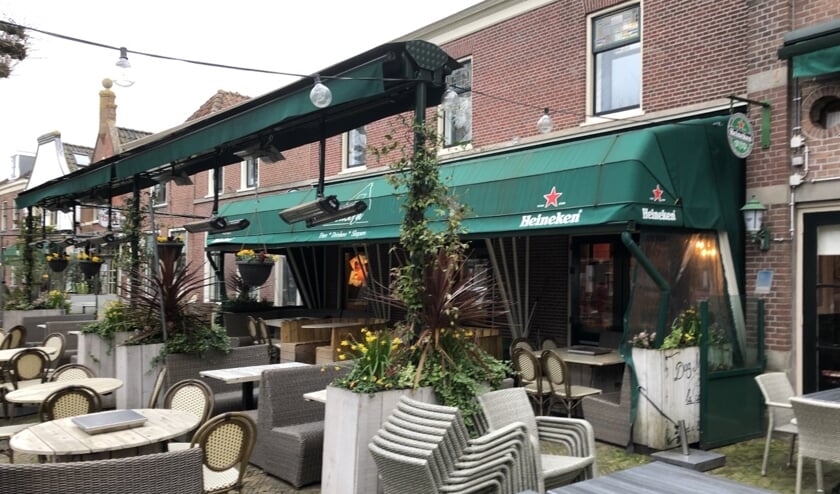 Lege terrassen behoren hopelijk snel weer tot de verleden tijd. Deze week wordt een besluit genomen over uitbreiding van de terrassen. Foto: VSK