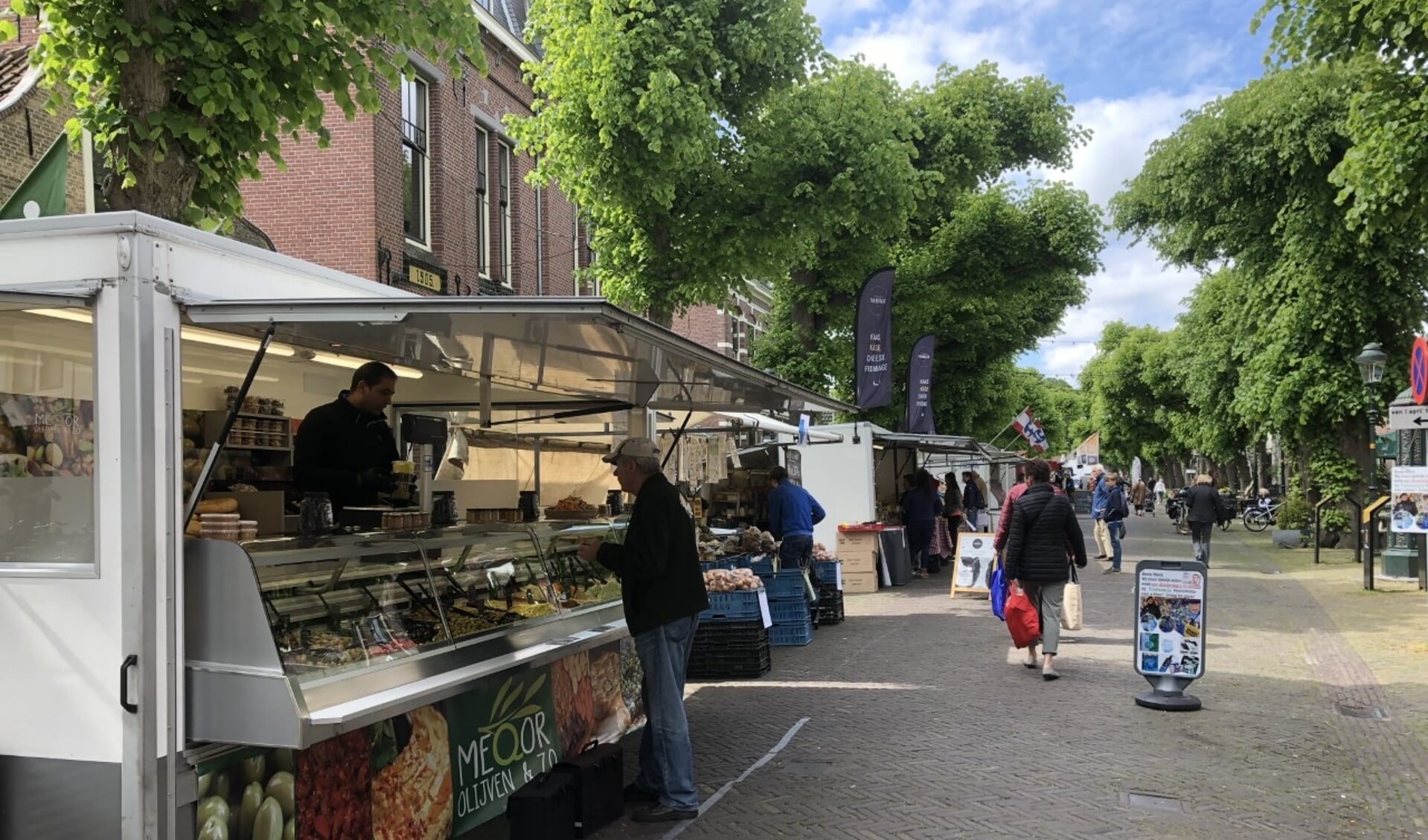 De markt op de Voorstraat verhuist tijdelijk naar het Churchillplein en het Treubplein. Foto: VSK