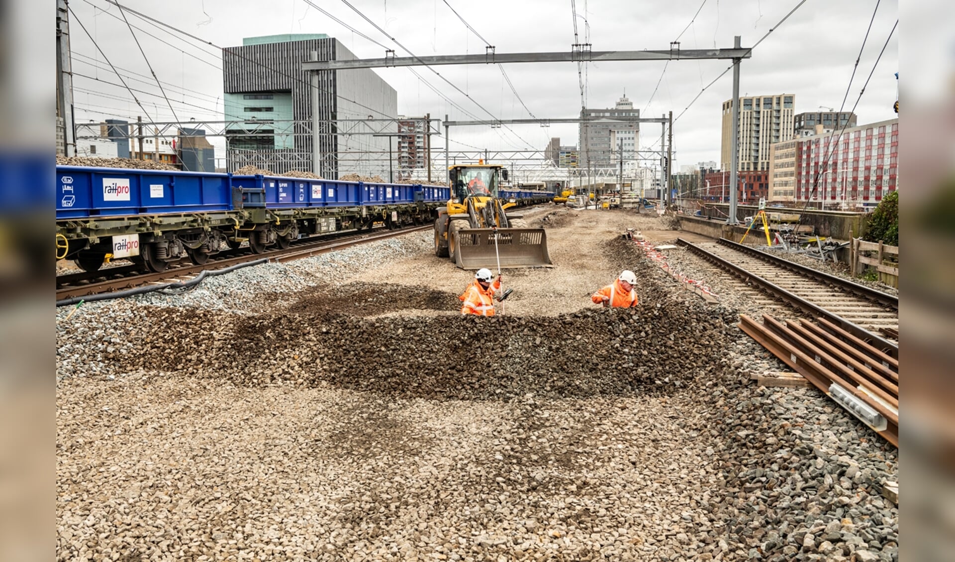 Komend weekend wordt de grote spooroperatie van ProRail in Leiden afgerond. Treinreizigers moeten rekening houden met vertraging. Foto: ProRail