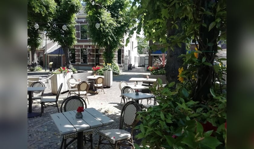 Waarnemend burgemeester Aptroot roept inwoners op de contactgegevens bij horecabezoek achter te laten. Foto: La Casita