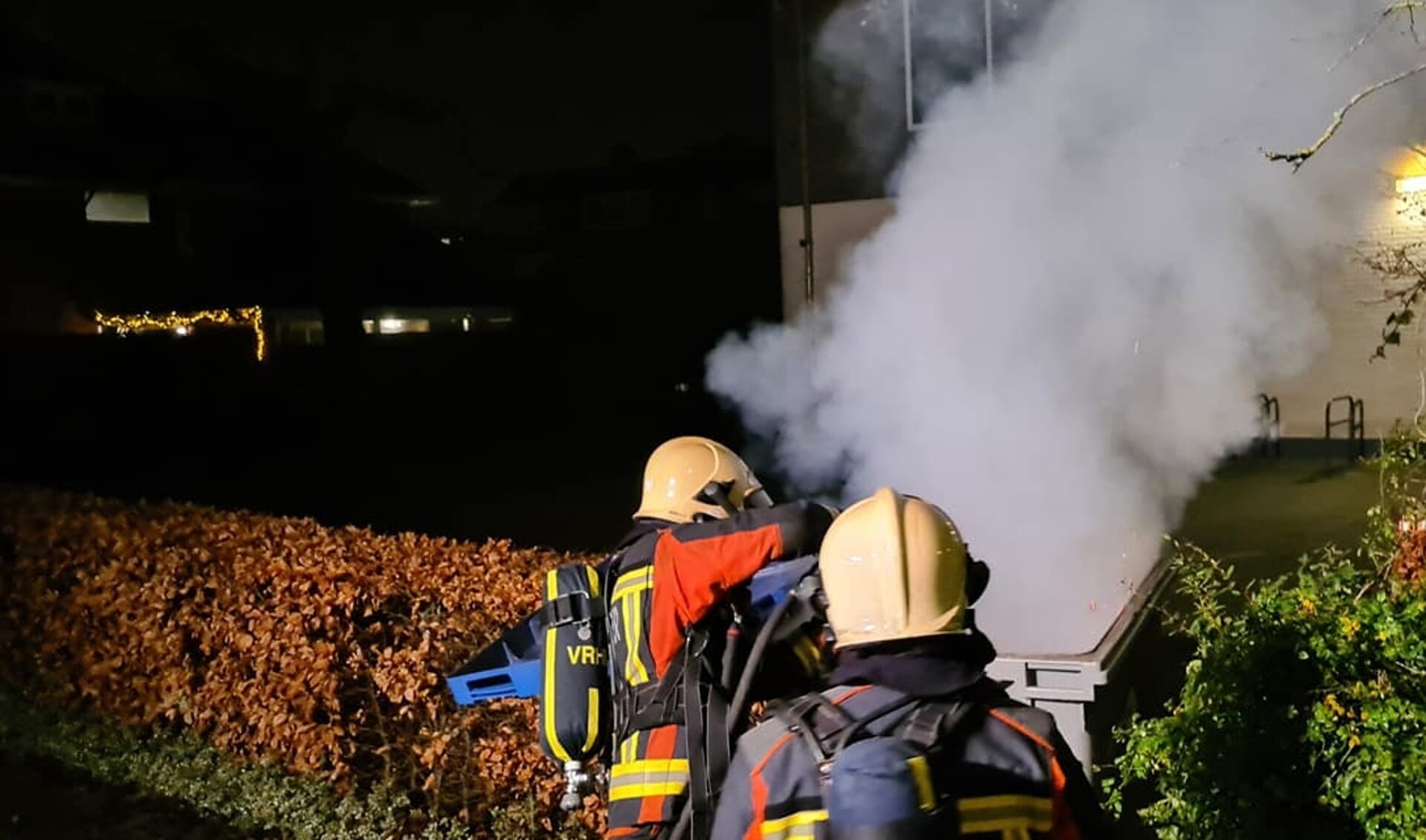 De brandweer moest tijdens de jaarwisseling zeven keer uitrukken voor kleine brandjes. Foto: facebook brandweer Voorschoten