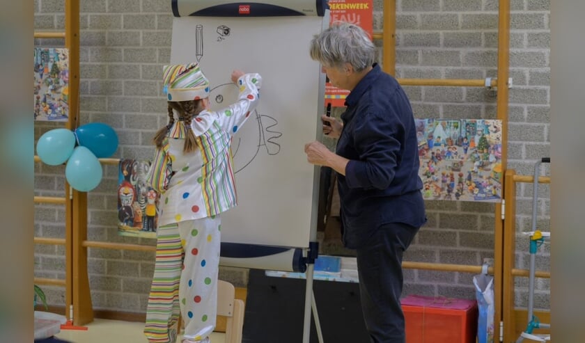 <p>Schrijfster Charlotte Dematons kwam op bezoek bij de Fortgensschool</p>