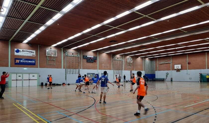 <p>Jongens B1 van HVV’70 verloor thuis in sporthal de Vliethorst nipt van B1 van EHC uit Leidschendam. </p>