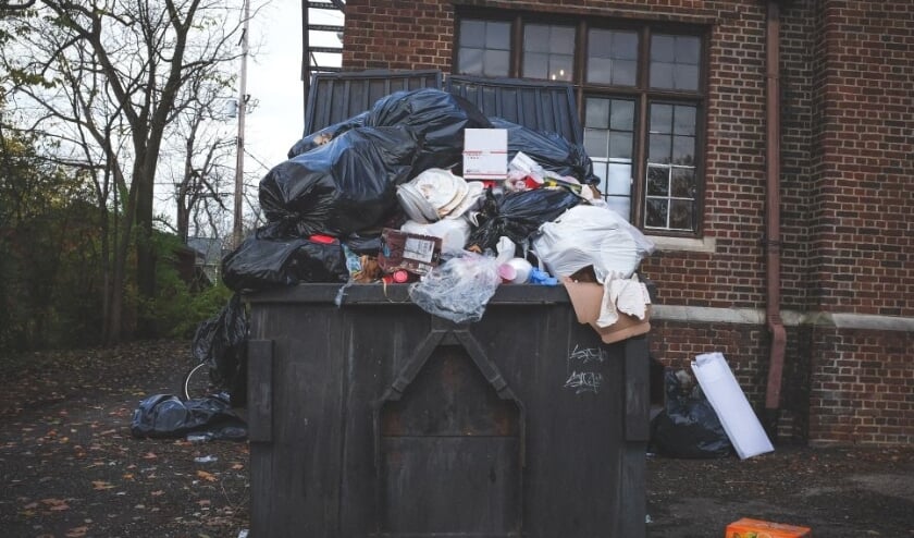 <p>Zo moet het dus niet, scheiden van afval is niet alleen beter voor het milieu maar ook voor de portemonnee nu het verwerken van restafval flink duurder wordt. </p>