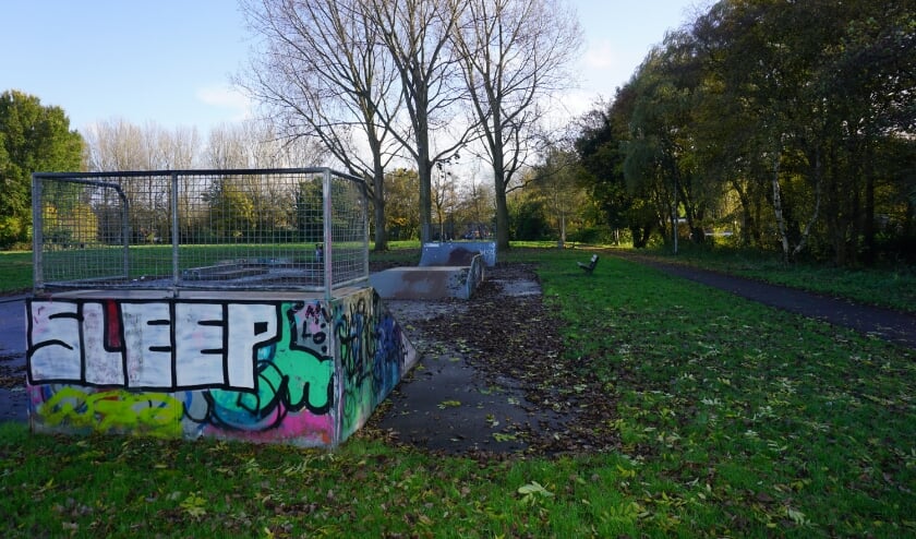 <p>Op het Nicolaespad even voorbij de skatebaan, werd dinsdagavond een minderjarig meisje lastig gevallen door een onbekende man. De politie zoekt getuigen</p>