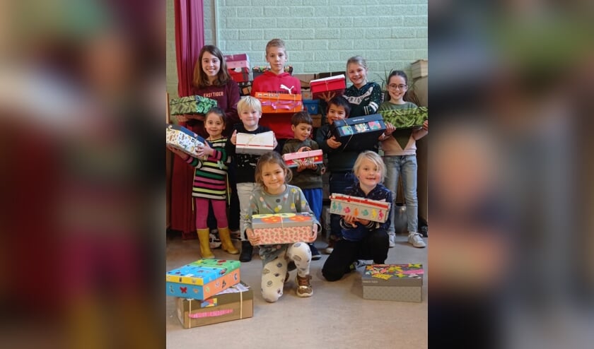 <p>Voorschoten vulde 465 dozen voor de Schoenendoosactie</p>