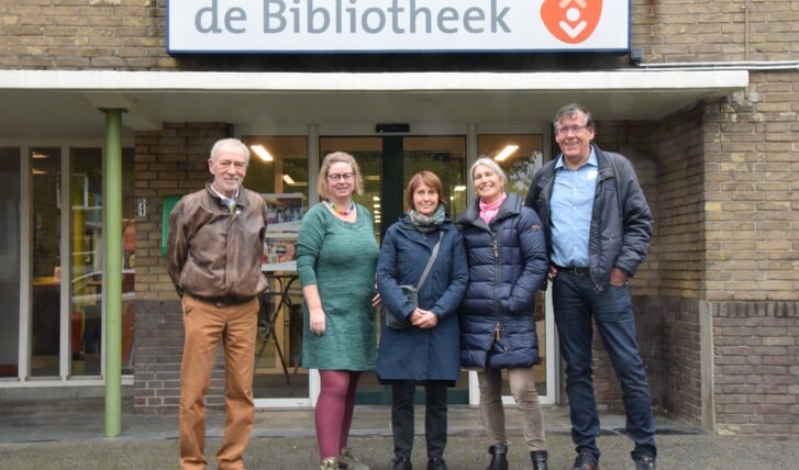 Burgerinitiatief Meten is Weten, van links naar rechts Fer, Hanneke, Loes, Sabine en Fred. Foto: PR