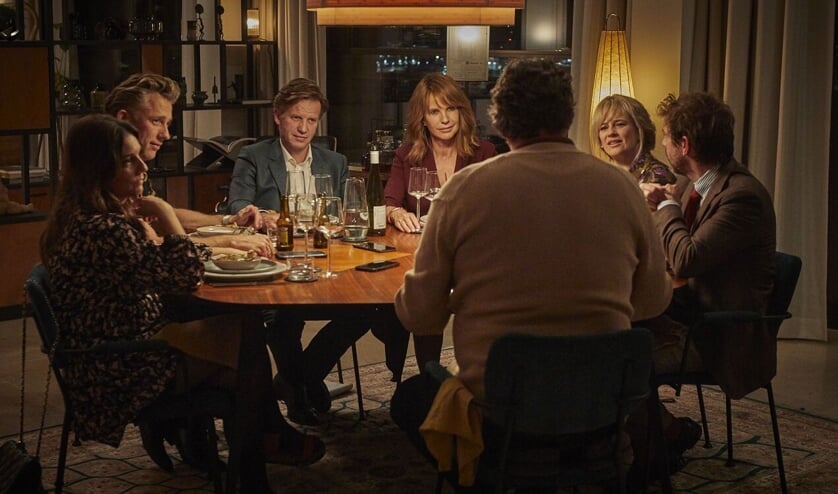 <p>Alles op Tafel, met Linda de Mol, Lies Visschedijk, Peter Paul Muller, Waldemar Torenstra, Diederik Ebbinge, Eva Crutzen, Ramsey Nasr </p>