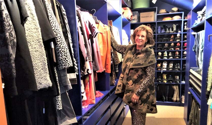 <p>Martje van der Brug zoekt steeds andere combinaties en trekt alles uit de kast om er verzorgd uit te zien. Foto: Vsk </p>