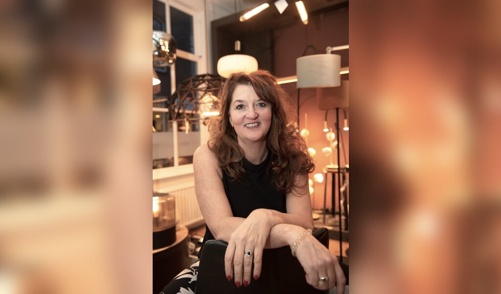 Het nieuwe jaar begint goed voor Sandy Monker, met haar winkel Lichtdesign verhuist zij naar het Deltaplein.