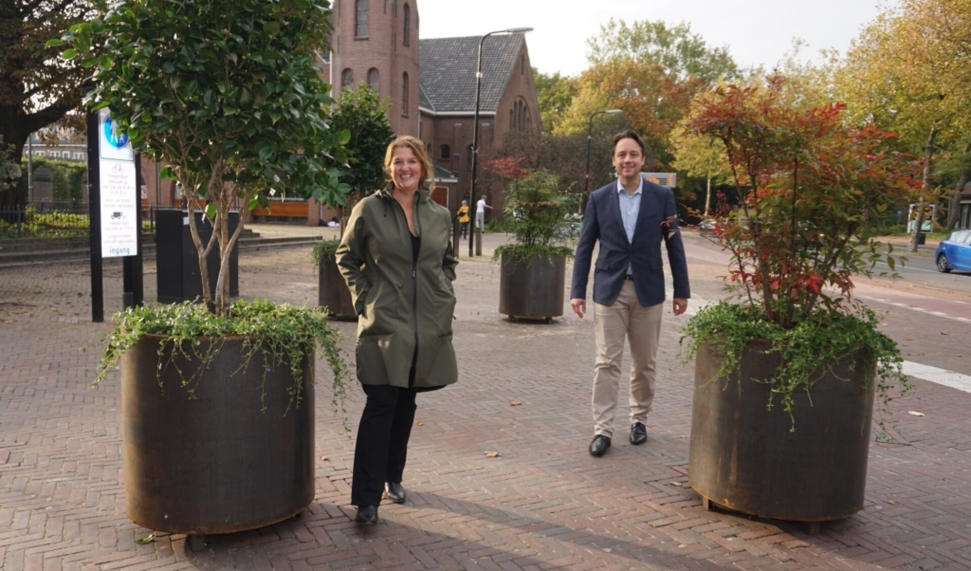 COV-voorzitter Sandy Monker en wethouder Paul de Bruijn. Foto: VSK