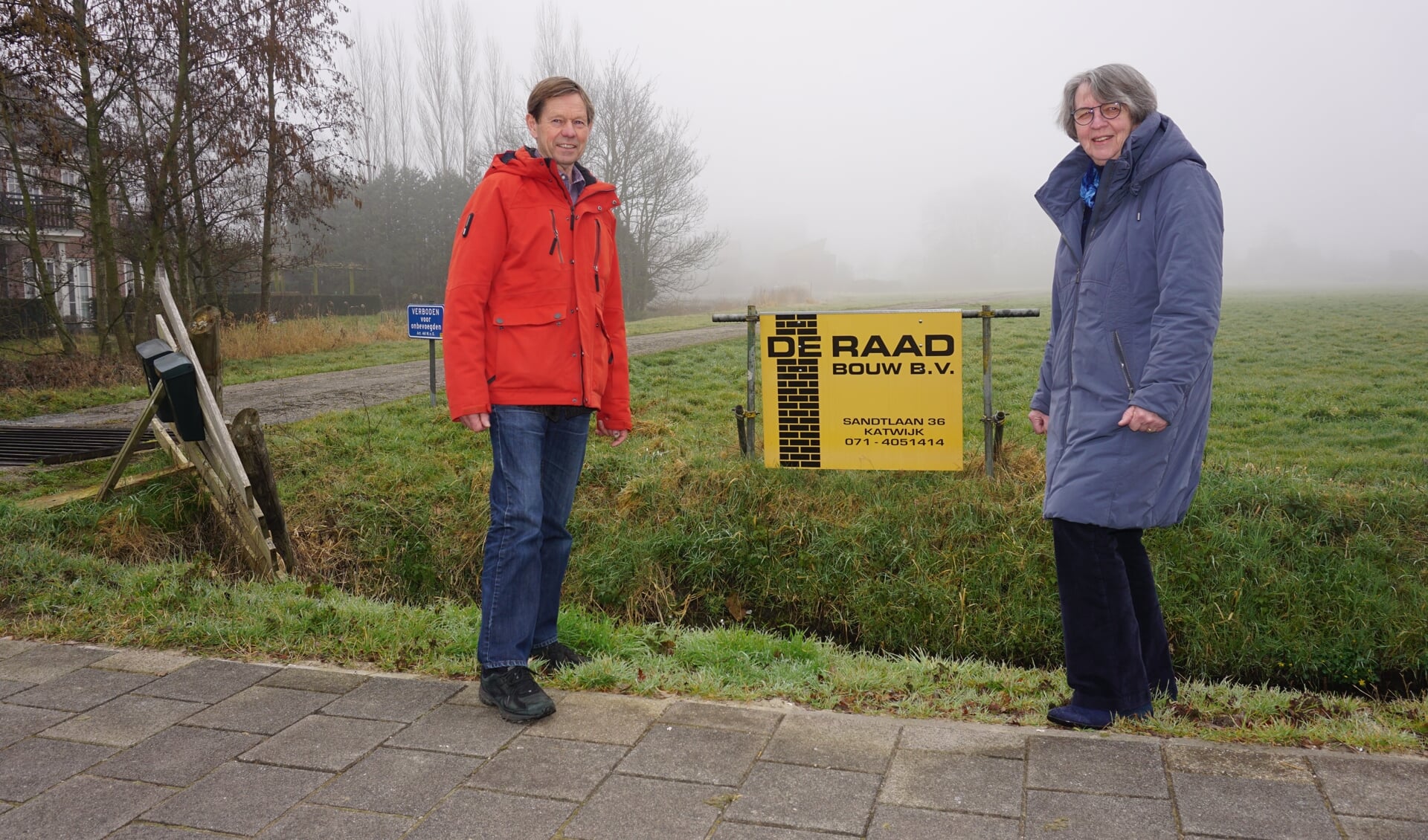 Buren Albert Steinebach en Marijke de Vrankrijker vinden dat de tijdelijke ontsluitingsweg van Starrenburg III op een slechte plek is gepland. Foto: VSK 