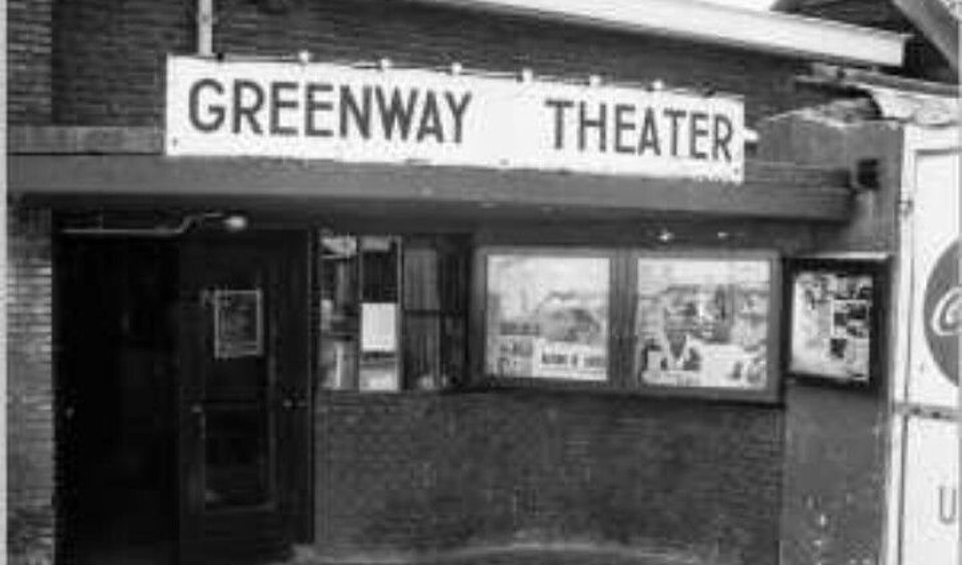 Het Greenway Theater zoals veel Voorschotenaren zich het nog wel kunnen herinneren. 75 jaar geleden draaide er de eerste film. Foto: Filmtheater Voorschoten 