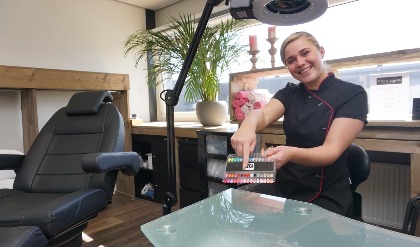 Sam Juffermans is 17 jaar en ondernemer. Vorig jaar startte ze Boca Nails & More. Foto: VSK