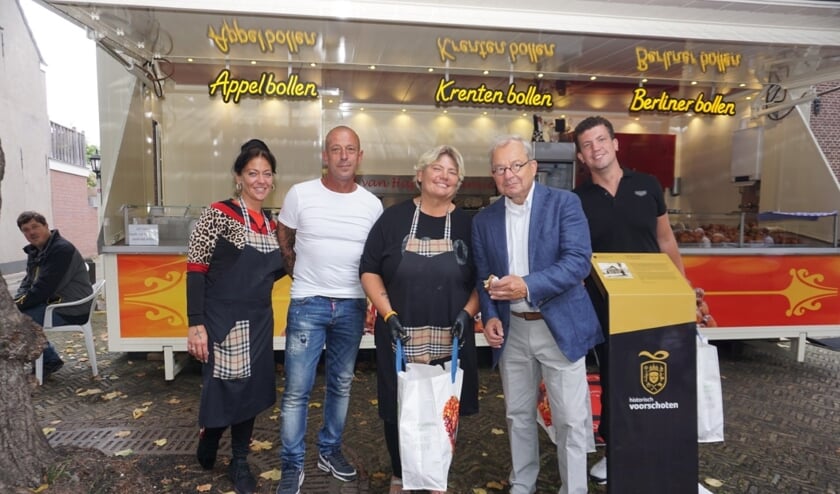 <p>Oliebollen van de familie Janvier op het Treubplein!</p>