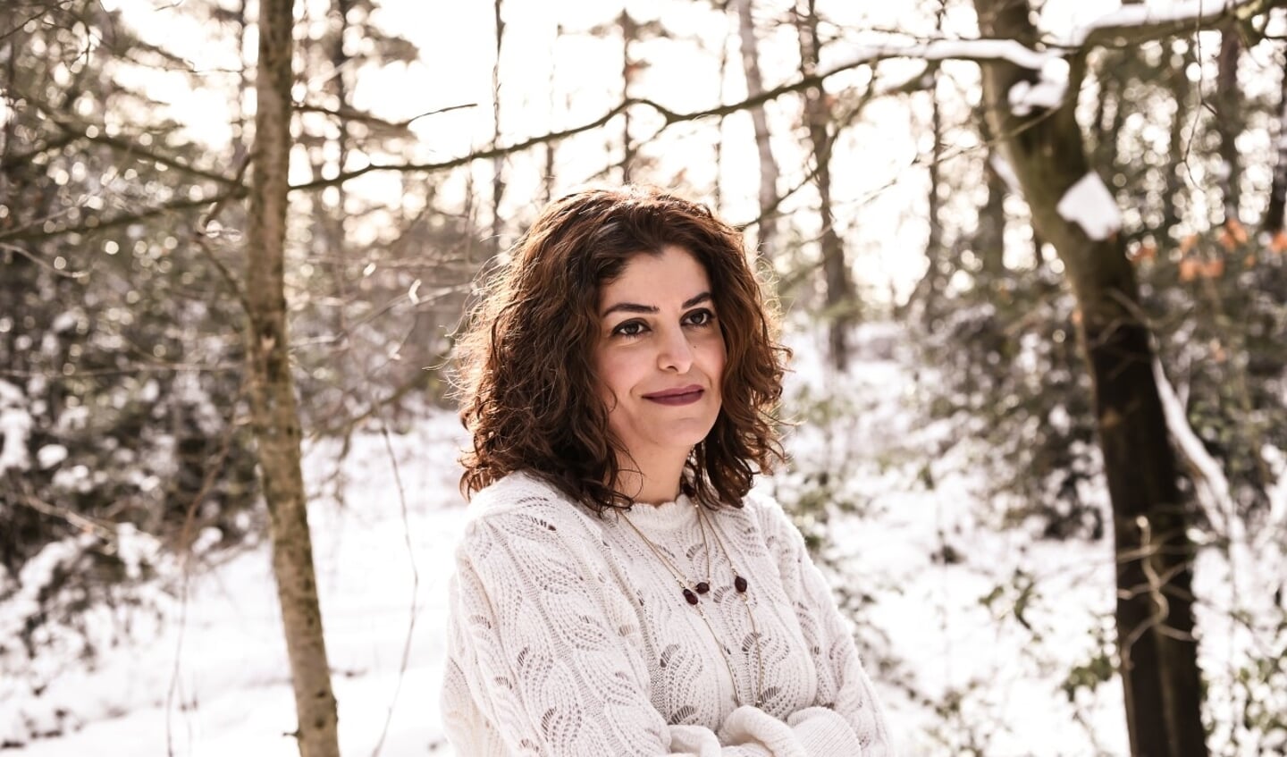 Raheleh Tajic volgde een 6-jarige opleiding tot klassieke homeopaat en een opleiding voor intuïtieve ontwikkeling
