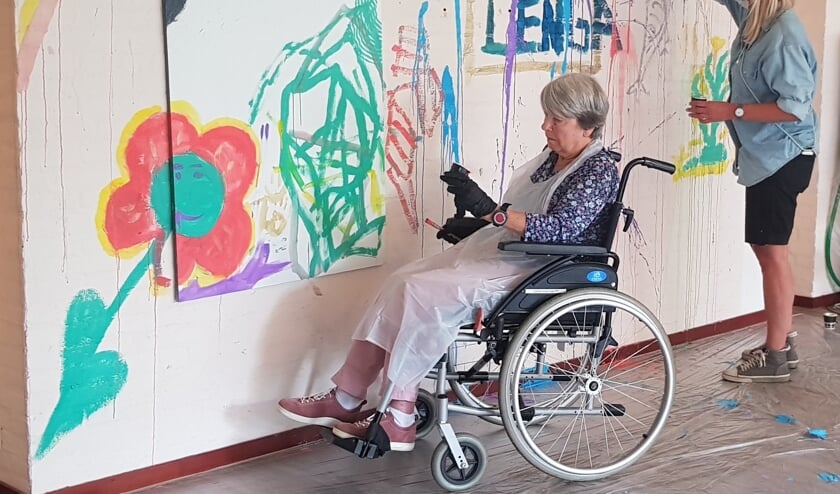 <p>Afgelopen zaterdag vond het echte afscheid van het oude pand plaats met een ‘action painting’ voor de bewoners</p>