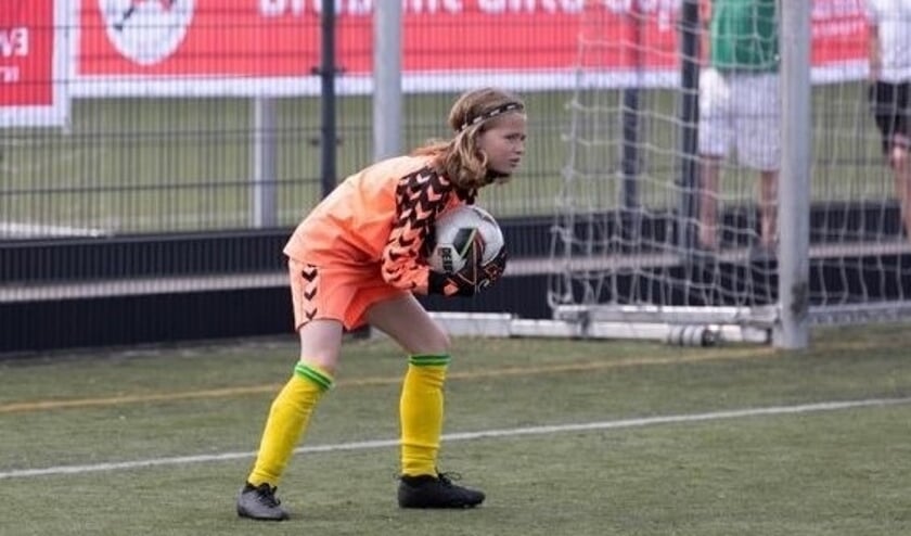 <p>Keeper Simone Hillenaar in actie </p>