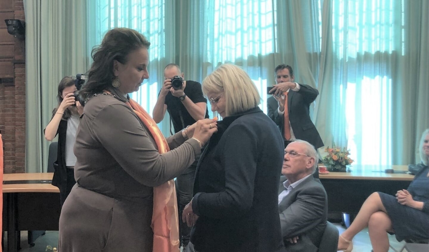 Mevrouw Jonker Lid in de Orde van Oranje-Nassau