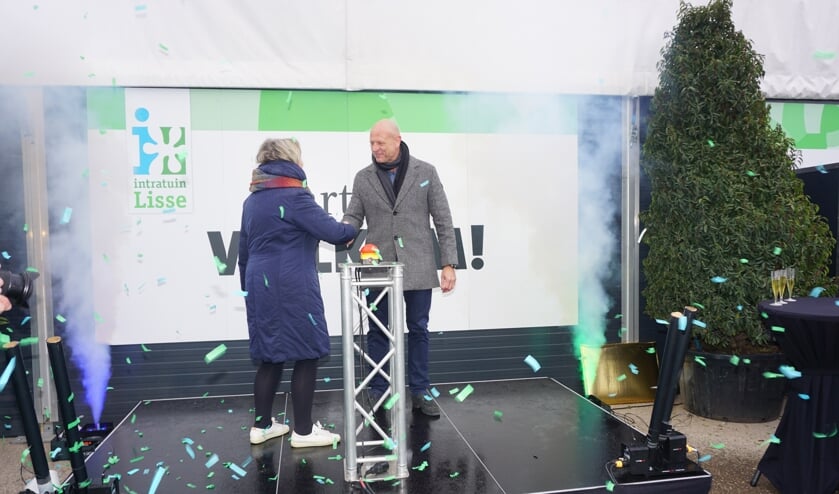<p>Burgemeester Lies Spruit van Lisse opende samen met Sjaco Griffioen het nieuwe pand aan de Heereweg 350. </p>