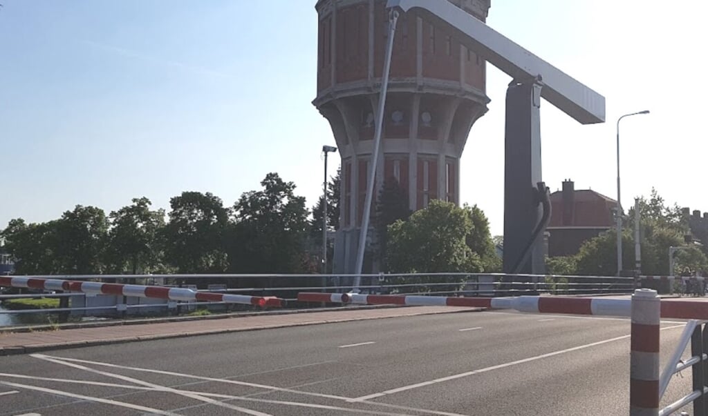 De Wilhelminabrug in Leiden gaat tien weken dicht. 