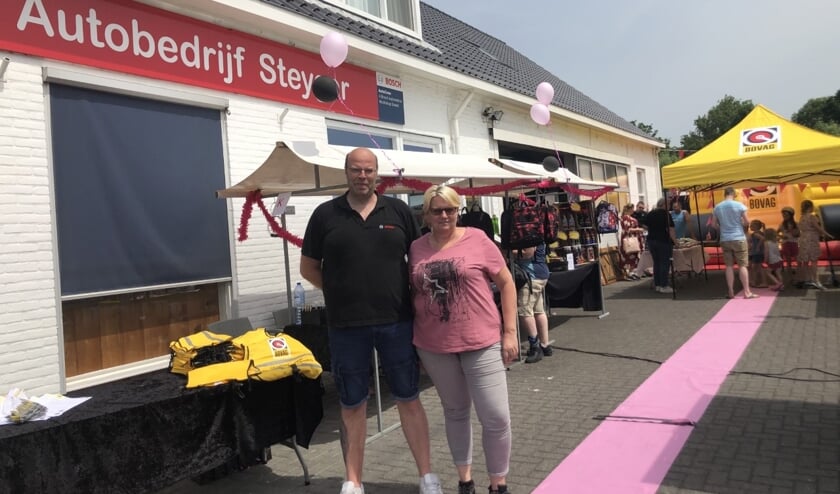 <p>Vandaag lag de roze loper uit ter gelegenheid van de Ladiesday bij garage Steyger</p>