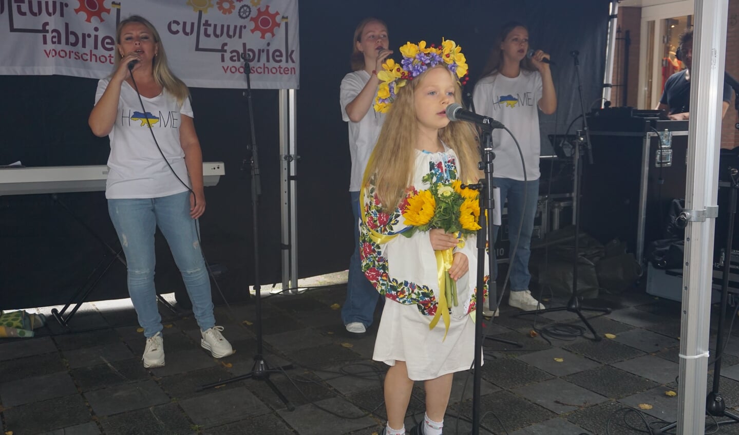 Ontroerend was het optreden van een groep Oekraïense kinderen en jong-volwassenen.
