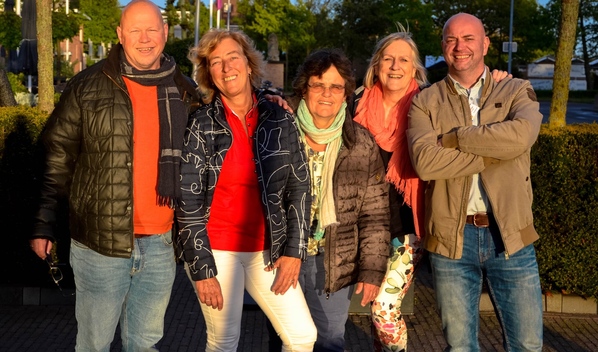 Het bestuur van de Autotocht, vlnr Peter Grimbergen, Joyce Spendel, Tineke van Os, Marijke Klijn en Sander de Ridder. Foto: PR