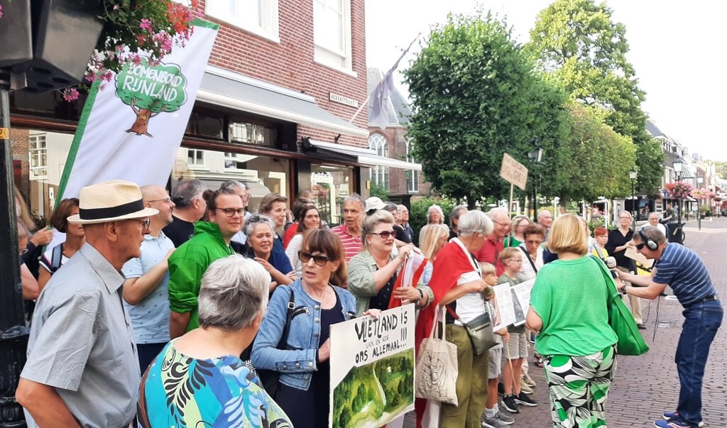 Afgelopen dinsdag 11 juli werd er gedemonstreerd bij het gemeentehuis in Voorburg 