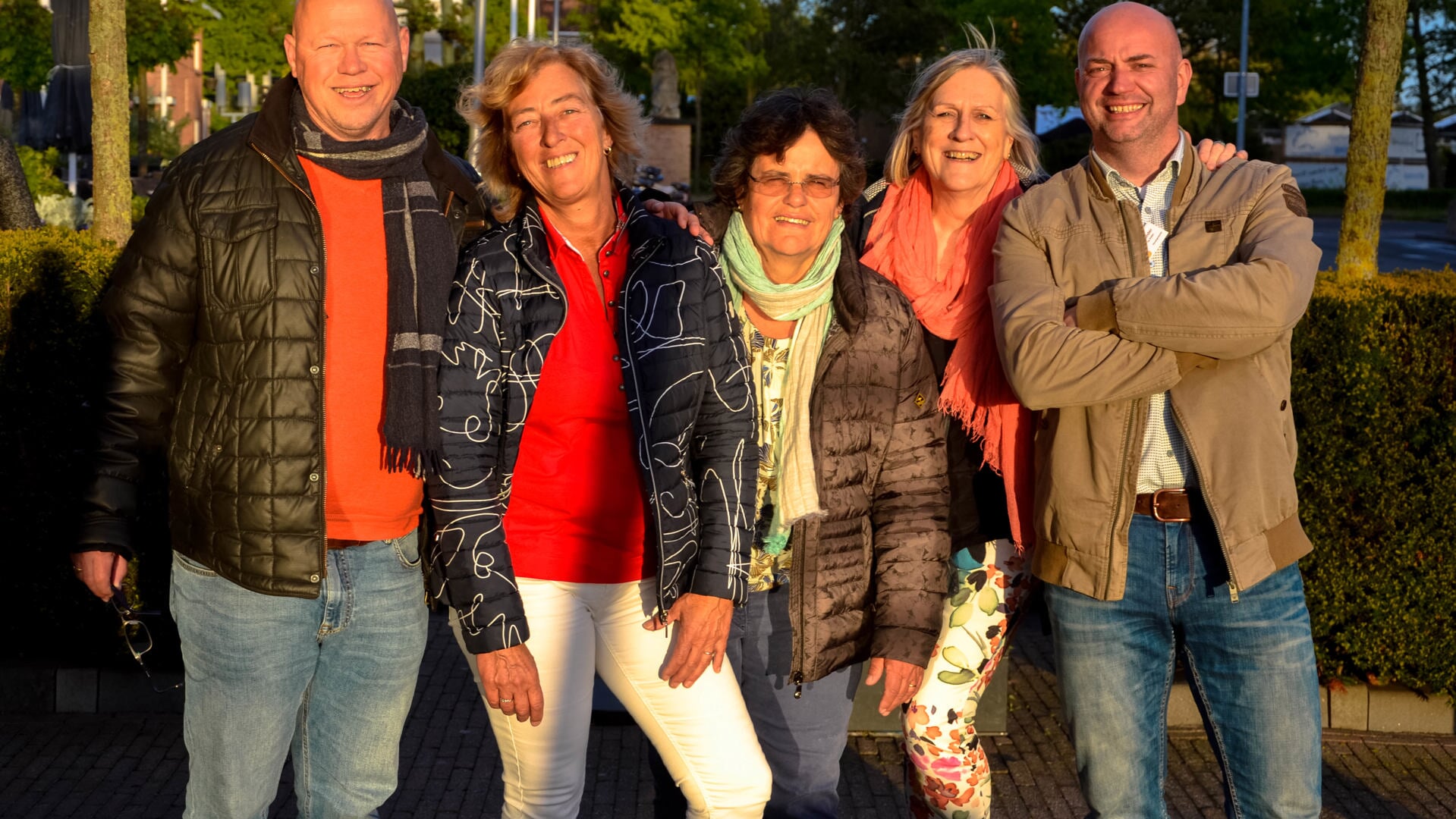 Het bestuur van de Autotocht met vlnr Peter Grimbergen, Joyce Spendel, Tineke van Os, Marijke Kljn en Sander de Ridder. Foto: Pr