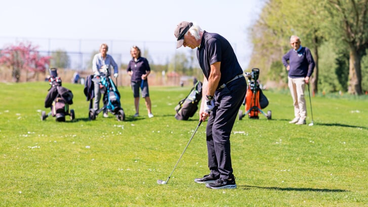 Sportfondsen-Voorschoten BV stelt golfbaan Het Wedde op 11 mei open. 