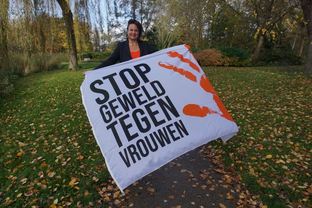Ook burgemeester Nadine Stemerdink roept op, 'wordt medestander, doe mee, voorkom geweld tegen meisjes en vrouwen. Foto: Vsk