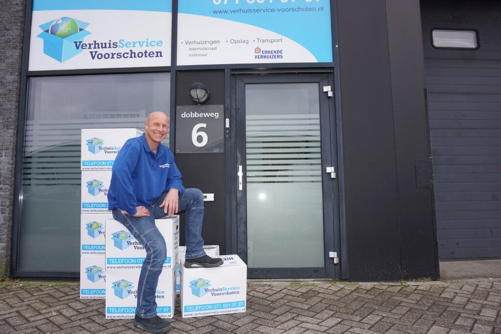Tinus van Santen is al 25 jaar zelfstandig ondernemer en eigenaar van Verhuisservice Voorschoten. 'Geen dag is hetzelfde en dat maakt het juist zo interessant!' Foto: VSK