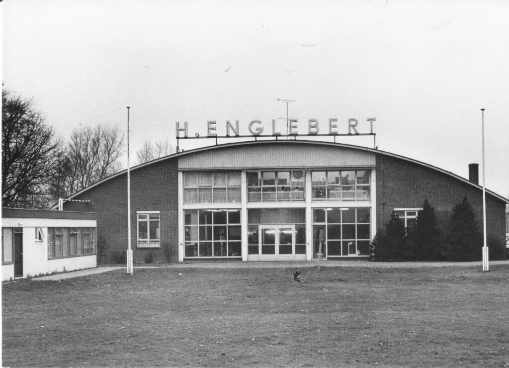 Foto: De Englebert hal aan de Dobbeweg. (foto De Omroeper/W.F.H. Assink) 